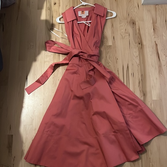 Gal Meet Glam size 8 rose wrap dress perfect condition - Picture 3 of 3